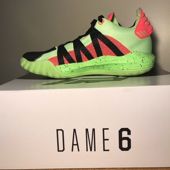 Adidas Dame 6 Basketball shoe. Size 9 Mens - Picture 2 of 8